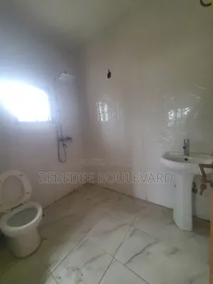 3bdrm Block of Flats in Durumi for rent