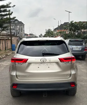 Toyota Highlander 2016 Gold