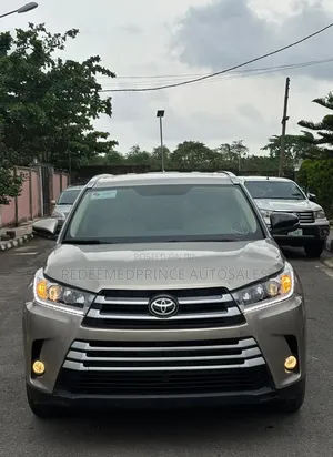 Toyota Highlander 2016 Gold