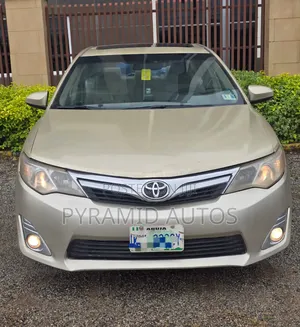 Toyota Camry SE 4dr Sedan (2.5L 4cyl 6A) 2013 Gold