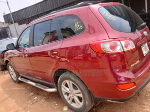 Hyundai Santa Fe 2012 Red