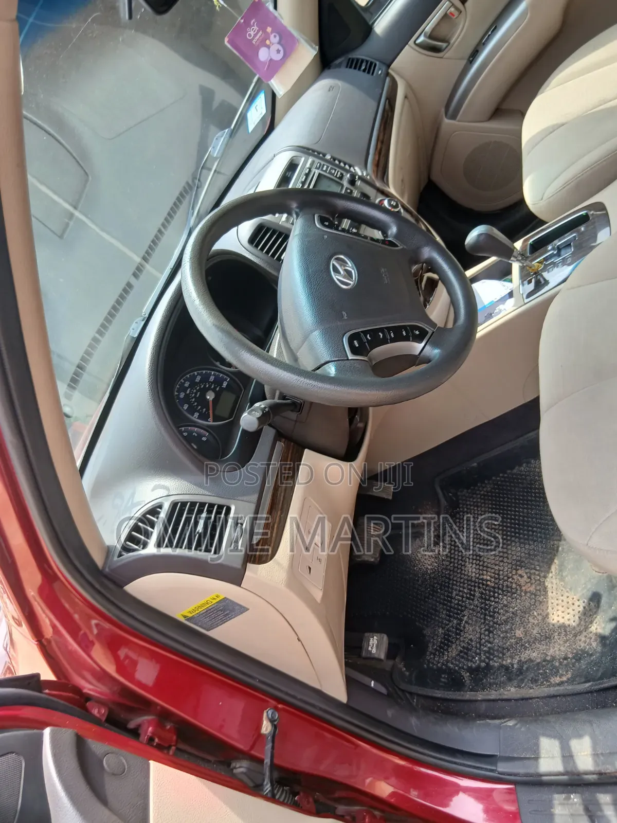 Hyundai Santa Fe 2012 Red