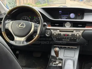 Lexus ES 2013 Red