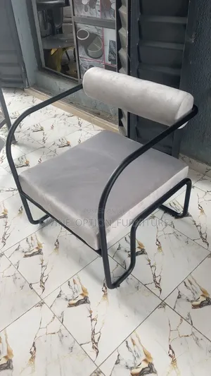 Contemporary Relaxing Chair