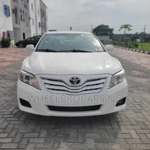 Toyota Camry LE 4dr Sedan (2.5L 4cyl 6A) 2011 White