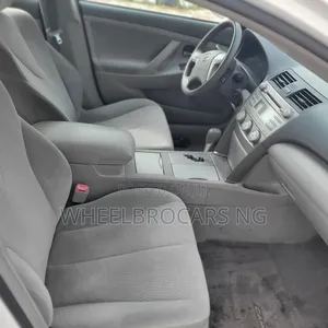 Toyota Camry LE 4dr Sedan (2.5L 4cyl 6A) 2011 White