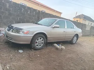 Toyota Camry 2000 Gold