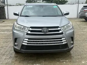 Toyota Highlander XLE 4x2 V6 (3.5L 6cyl 8A) 2017 Silver