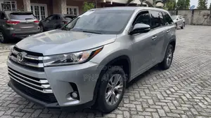 Toyota Highlander LE Plus V6 4x4 (3.5L 6cyl 6A) 2016 Silver