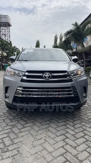 Toyota Highlander LE Plus V6 4x4 (3.5L 6cyl 6A) 2016 Silver