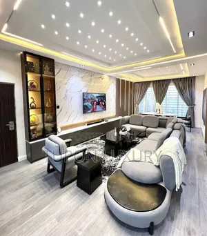 Luxury 2/3 Bedroom Apartment /