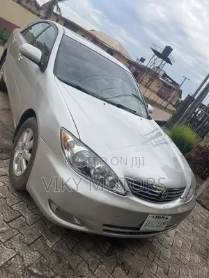 Toyota Camry XLE V6 4dr Sedan (3.0L 6cyl 5A) 2006 Silver