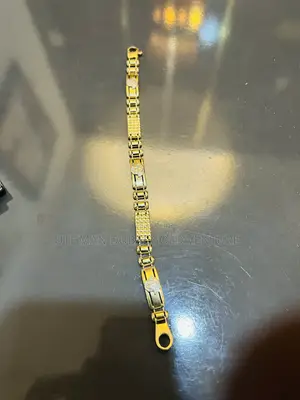 New 18 Karat Dubai Gold Hand Chain