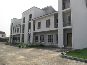 4bdrm Townhouse / Terrace in Hi - Life Estate, Abraham Adesanya