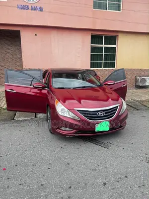 Hyundai Sonata Limited Sedan FWD (2.4L 4cyl 6A) 2012 Red