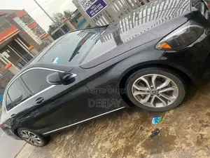Mercedes-Benz C300 2016 Black