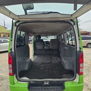 Toyota HiAce 2006 Green