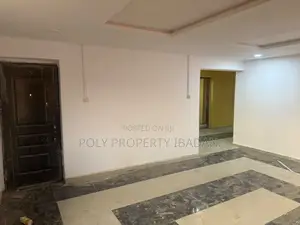 3bdrm Apartment in Oluyole Estate for rent