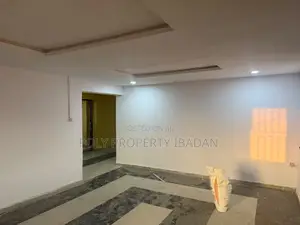 3bdrm Apartment in Oluyole Estate for rent