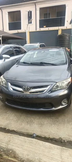 Toyota Corolla LE 4dr Sedan (1.8L 4cyl 4A) 2013 Gray