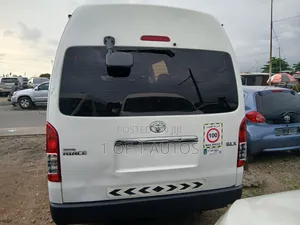 Toyota HiAce 2018 White