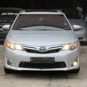 Toyota Camry XLE 4dr Sedan (2.5L 4cyl 6A) 2012 Silver