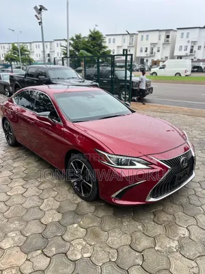 Lexus ES 2019 Red