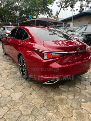 Lexus ES 2019 Red