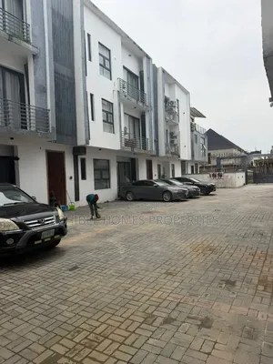 2bdrm Apartment in Near Spring Gardens, Lekki Phase 2 for rent