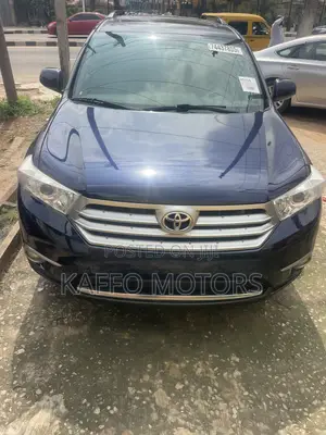 Toyota Highlander SE 2012 Blue