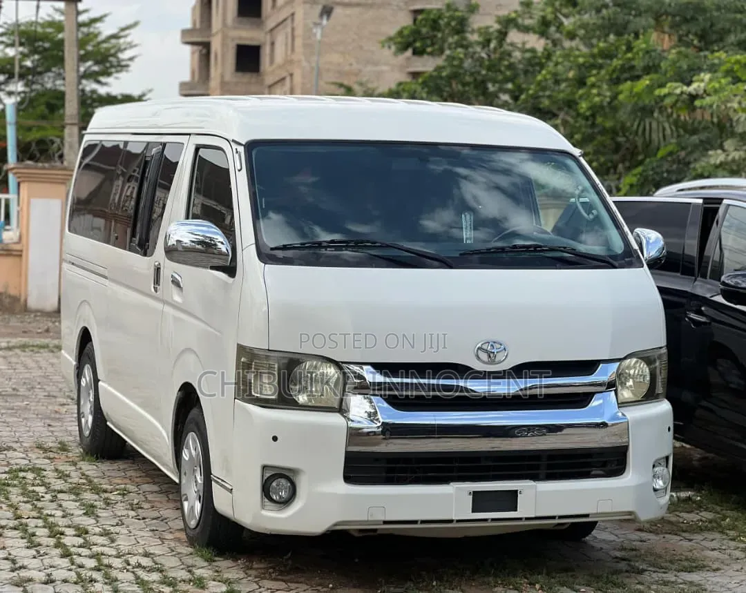 Toyota HiAce 2013 White