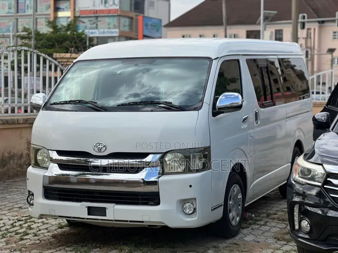 Toyota HiAce 2013 White