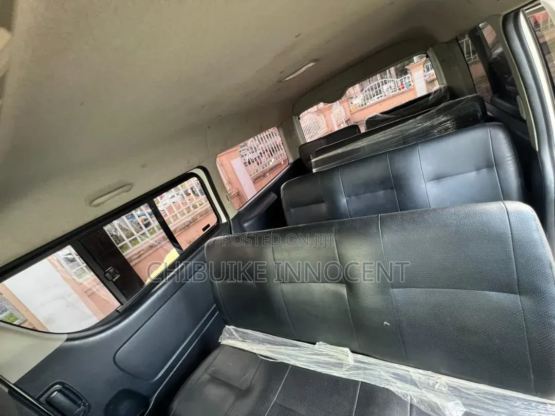 Toyota HiAce 2013 White