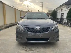 Toyota Camry SE V6 4dr Sedan (3.5L 6cyl 6A) 2011 Gray