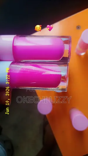 Lizzy Glossy