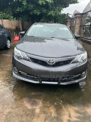 Toyota Camry SE 4dr Sedan (2.5L 4cyl 6A) 2014 Gray