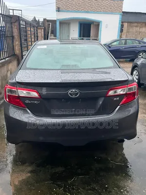 Toyota Camry SE 4dr Sedan (2.5L 4cyl 6A) 2014 Gray