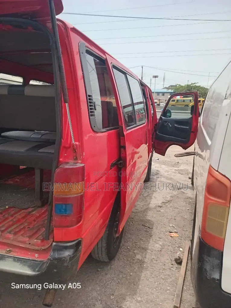 Toyota HiAce 2002 Red