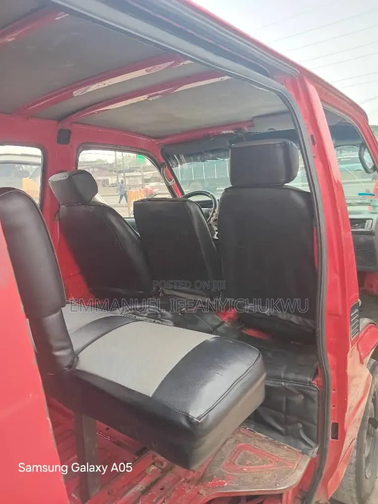Toyota HiAce 2002 Red