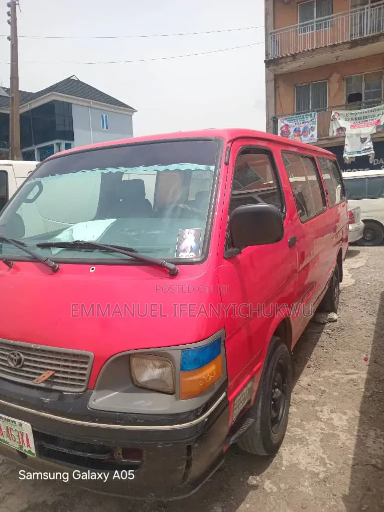 Toyota HiAce 2002 Red