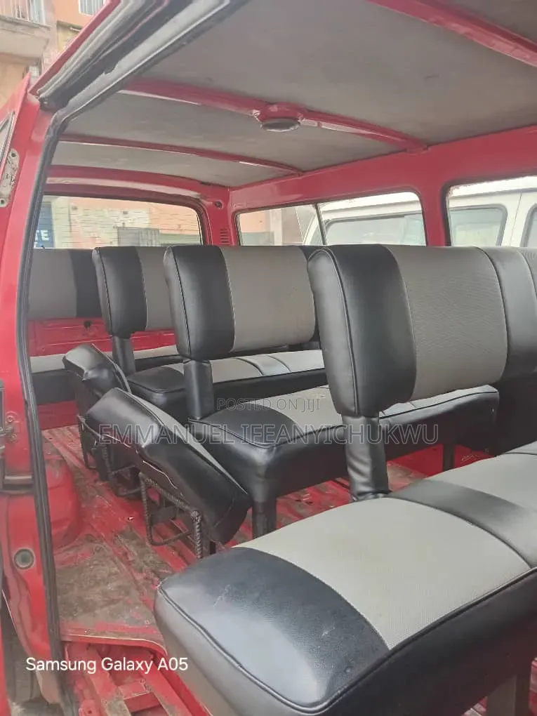 Toyota HiAce 2002 Red