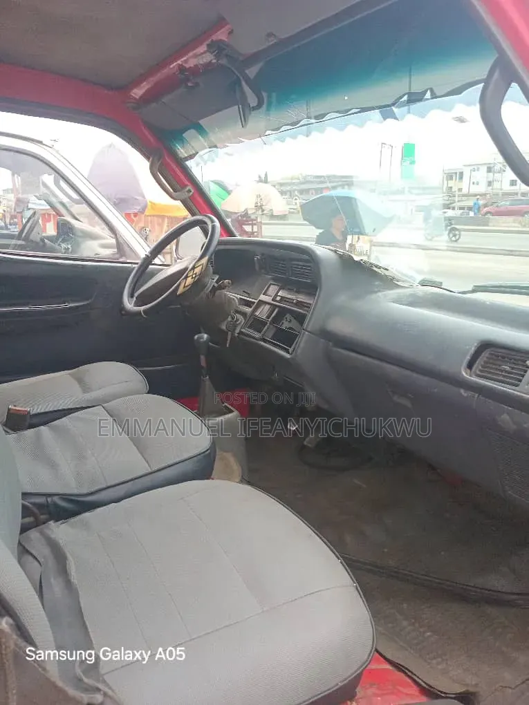 Toyota HiAce 2002 Red