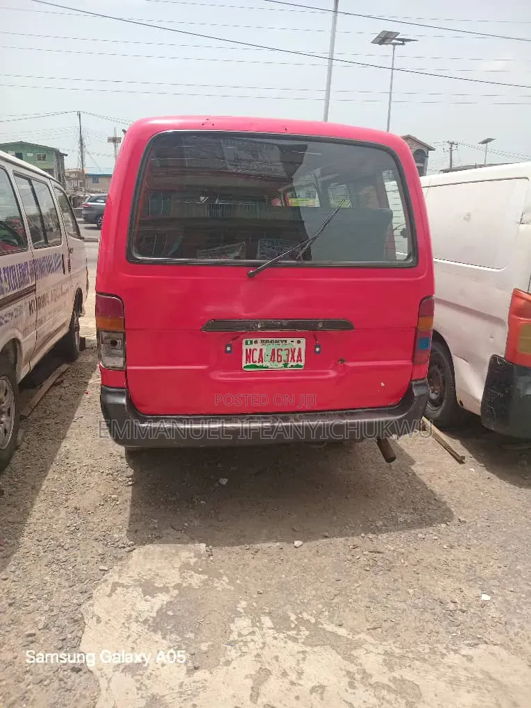 Toyota HiAce 2002 Red