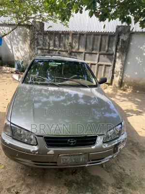 Toyota Camry Automatic 1999 Gold