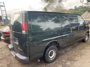 Chevrolet 3500 2004 Green