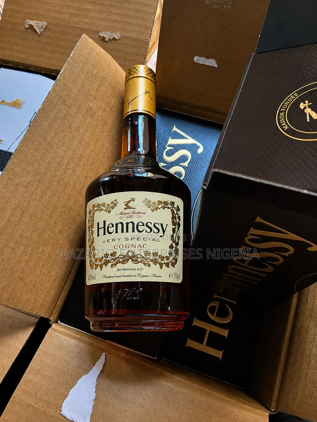 Hennessy VS by 12 Bottles