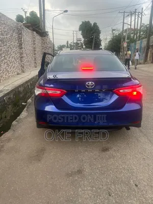 Toyota Camry 2018 Blue