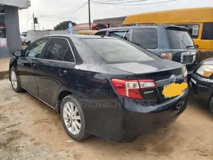 Toyota Camry XLE 4dr Sedan (2.5L 4cyl 6A) 2013 White