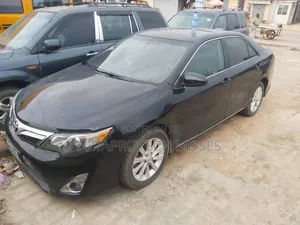 Toyota Camry XLE 4dr Sedan (2.5L 4cyl 6A) 2013 White