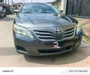 Toyota Camry LE 4dr Sedan (2.5L 4cyl 6A) 2011 Gray